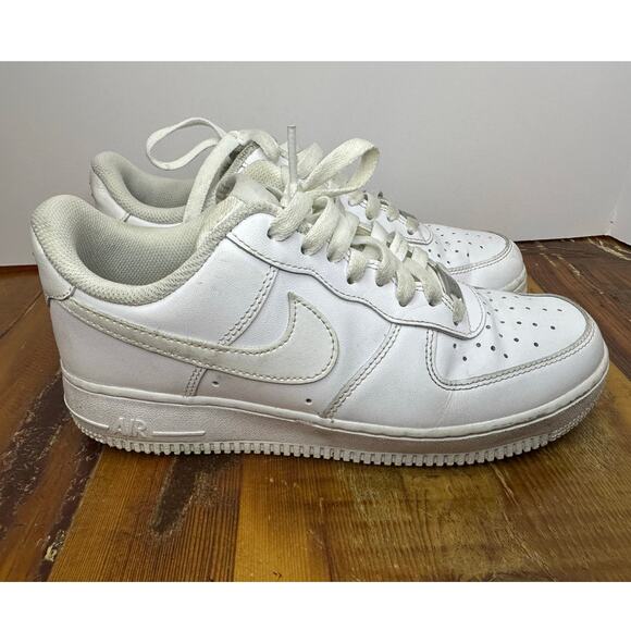 Nike Women's Triple White Air Force 1 Low Top Sneakers Size 9 - Classic Everyday - Picture 1 of 8